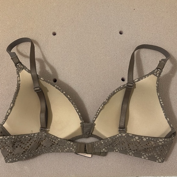 Victoria’s Secret Bra - Picture 6 of 6